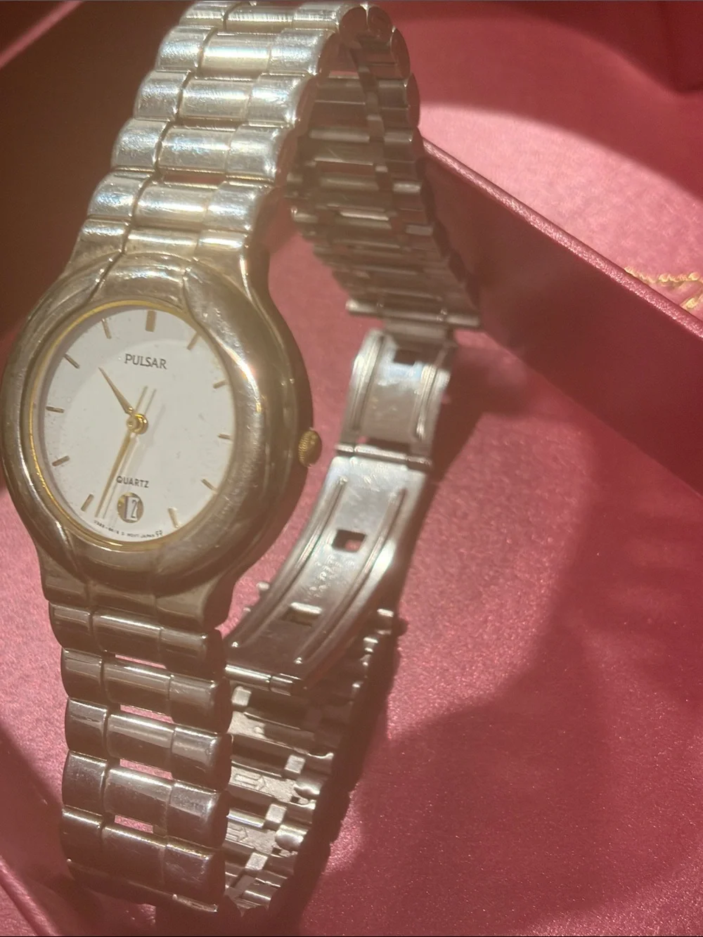 Pulsar Men’s Silver Tone Watch with White Dial and Gold Accents working !